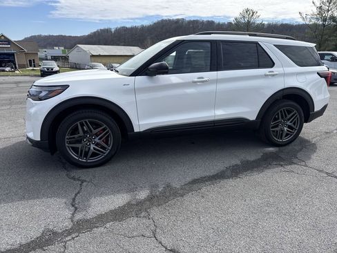 New 2026 Ford Explorer ST-Line w/ ST-Line Street Pack AWD/4WD image 3