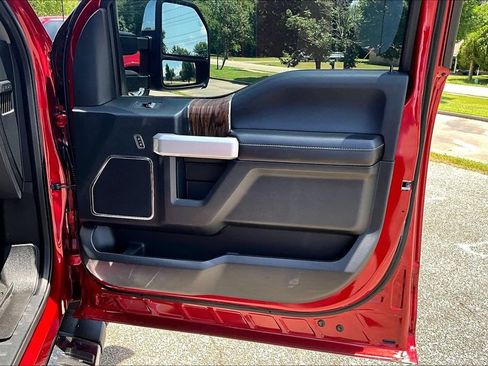 Used 2018 Ford F150 Lariat w/ Equipment Group 502A Luxury AWD/4WD image 21