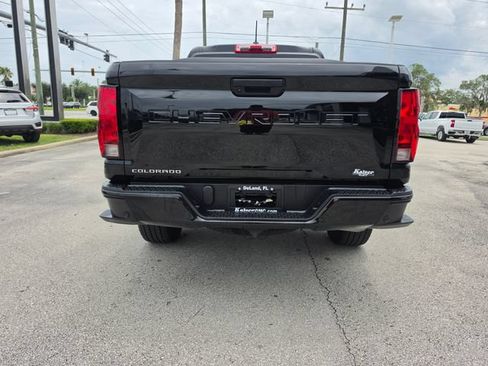 Used 2025 Chevrolet Colorado W/T RWD image 4