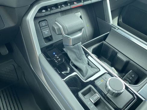 Used 2024 Toyota Sequoia Platinum image 19