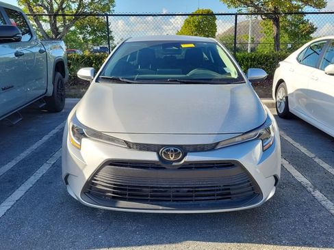 Used 2023 Toyota Corolla LE FWD image 2
