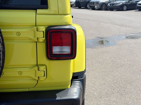 Used 2022 Jeep Wrangler Unlimited Sahara w/ Cold Weather Group AWD/4WD image 11
