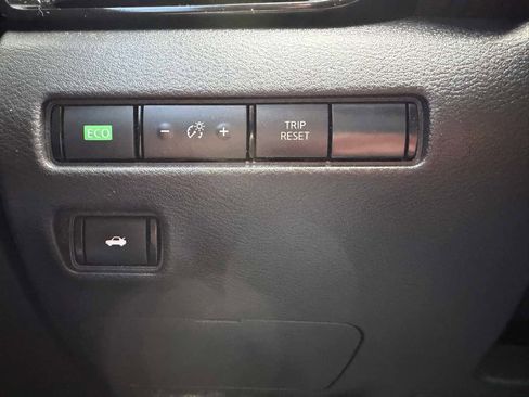 Used 2020 Nissan Sentra SV image 24