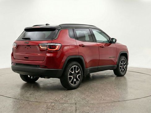 Used 2025 Jeep Compass Trailhawk AWD/4WD image 9