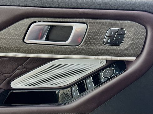 Used 2025 Ford Explorer Platinum w/ LUX Leather Package image 20