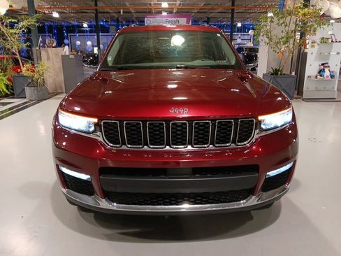 Used 2022 Jeep Grand Cherokee L Limited AWD/4WD image 3