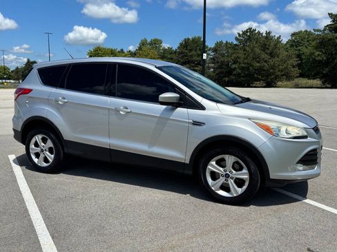 Used 2015 Ford Escape SE FWD image 2