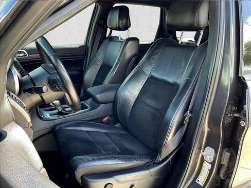 Used 2018 Jeep Grand Cherokee Altitude RWD image 27