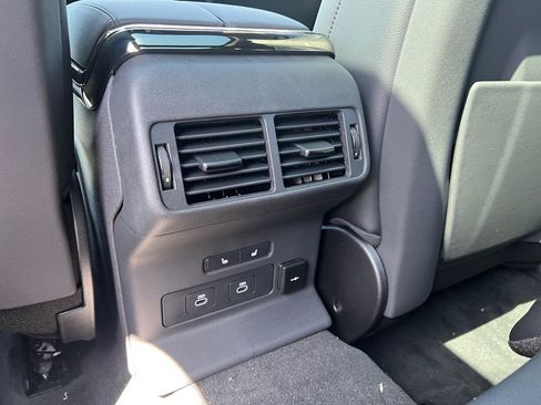 New 2026 Land Rover Range Rover Velar Dynamic SE image 24