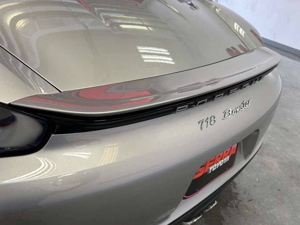 Used 2017 Porsche 718 Boxster RWD image 10