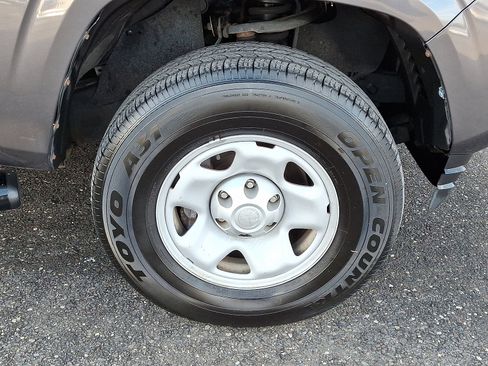 Used 2019 Toyota Tacoma SR image 8