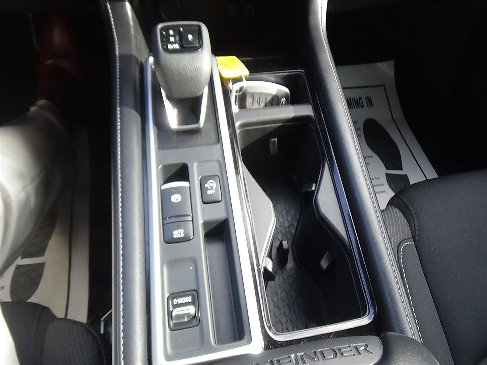 Used 2025 Nissan Pathfinder SV FWD image 29