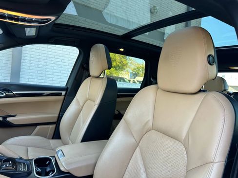Used 2014 Porsche Cayenne Platinum Edition image 15