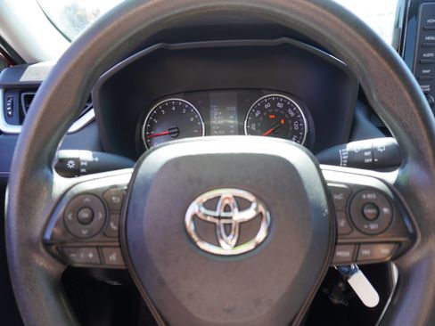 Used 2021 Toyota RAV4 LE FWD image 21