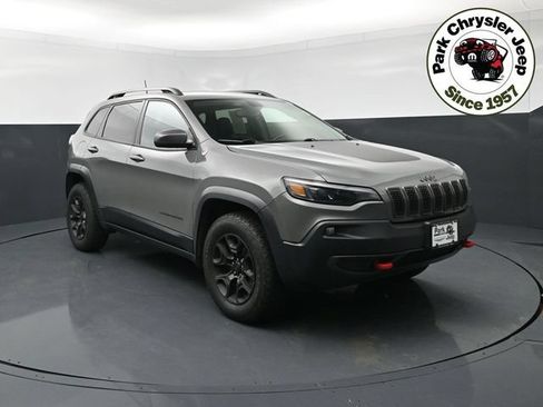 Used 2019 Jeep Cherokee Trailhawk w/ Cold Weather Group AWD/4WD image 4