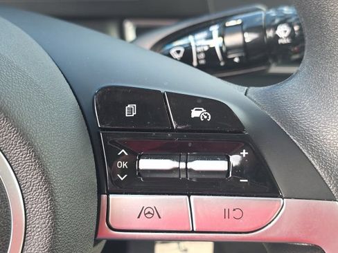 Used 2025 Hyundai Elantra SE FWD image 19