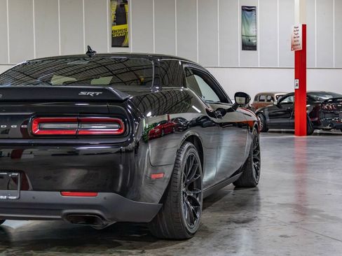 Used 2016 Dodge Challenger SRT Hellcat RWD image 31