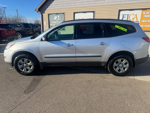 Used 2012 Chevrolet Traverse LS image 8
