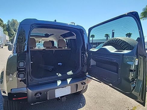 New 2026 Land Rover Defender 110 X-Dynamic SE AWD/4WD image 16