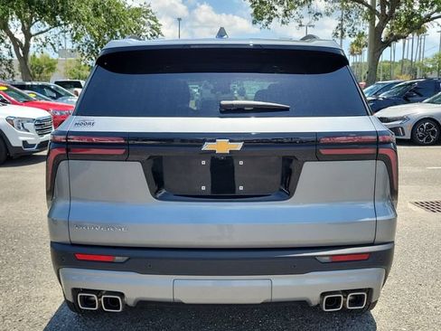 Certified 2026 Chevrolet Traverse LT w/ Sun and Wheel Package FWD image 10