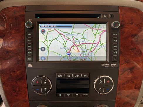 Used 2013 Chevrolet Avalanche LTZ image 21