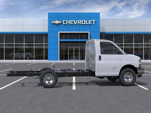 New 2026 Chevrolet Express 3500 w/ Power Convenience Package RWD image 5