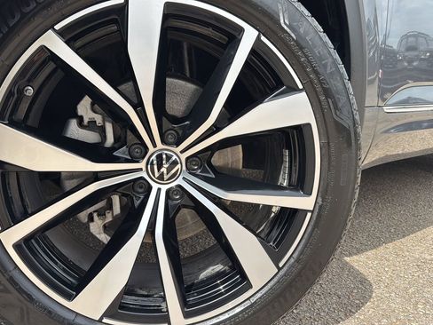 Used 2024 Volkswagen Atlas SEL Premium R-Line AWD/4WD image 29