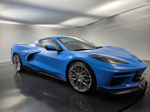 Used 2023 Chevrolet Corvette Stingray Premium Conv w/ Z51 Performance Package RWD image 2