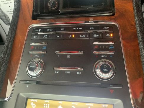 Used 2016 Lincoln Navigator L Select image 17