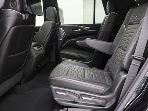 Used 2021 Cadillac Escalade Sport Platinum AWD/4WD image 42