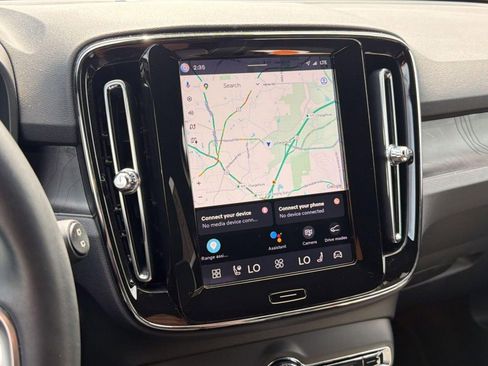 Used 2024 Volvo XC40 Recharge Plus w/ Protection Package Premier image 23