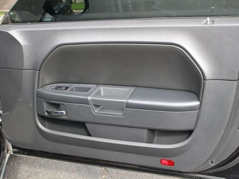 Used 2010 Dodge Challenger SE image 13