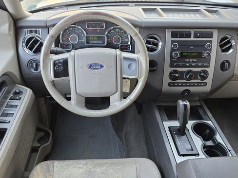 Used 2010 Ford Expedition XLT image 10