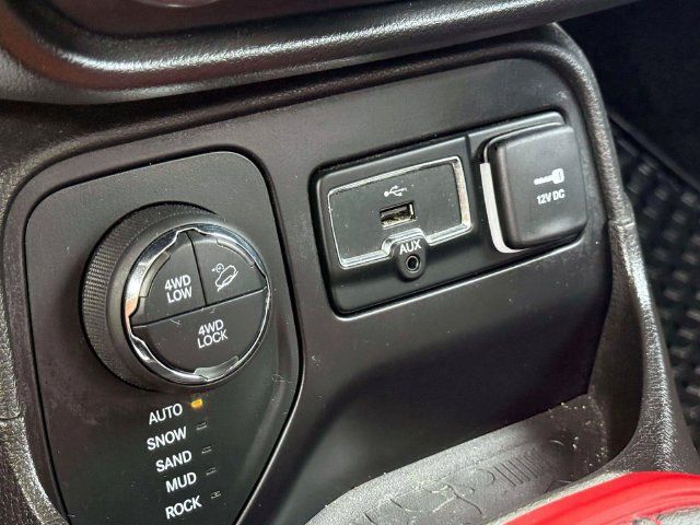 Certified 2017 Jeep Renegade Trailhawk w/ Premium Trailhawk Package AWD/4WD image 29