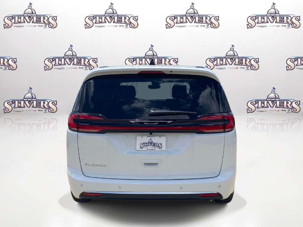 New 2027 Chrysler Pacifica Select FWD image 5