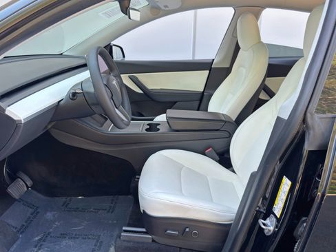 Used 2021 Tesla Model Y Long Range image 17