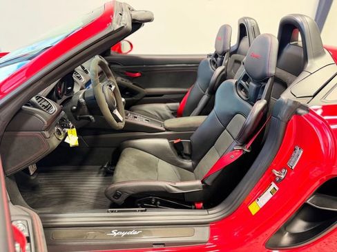 Used 2022 Porsche 718 Boxster Spyder RWD image 20