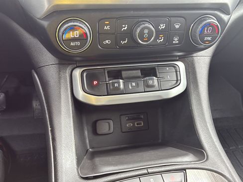 Used 2023 GMC Acadia SLT AWD/4WD image 16