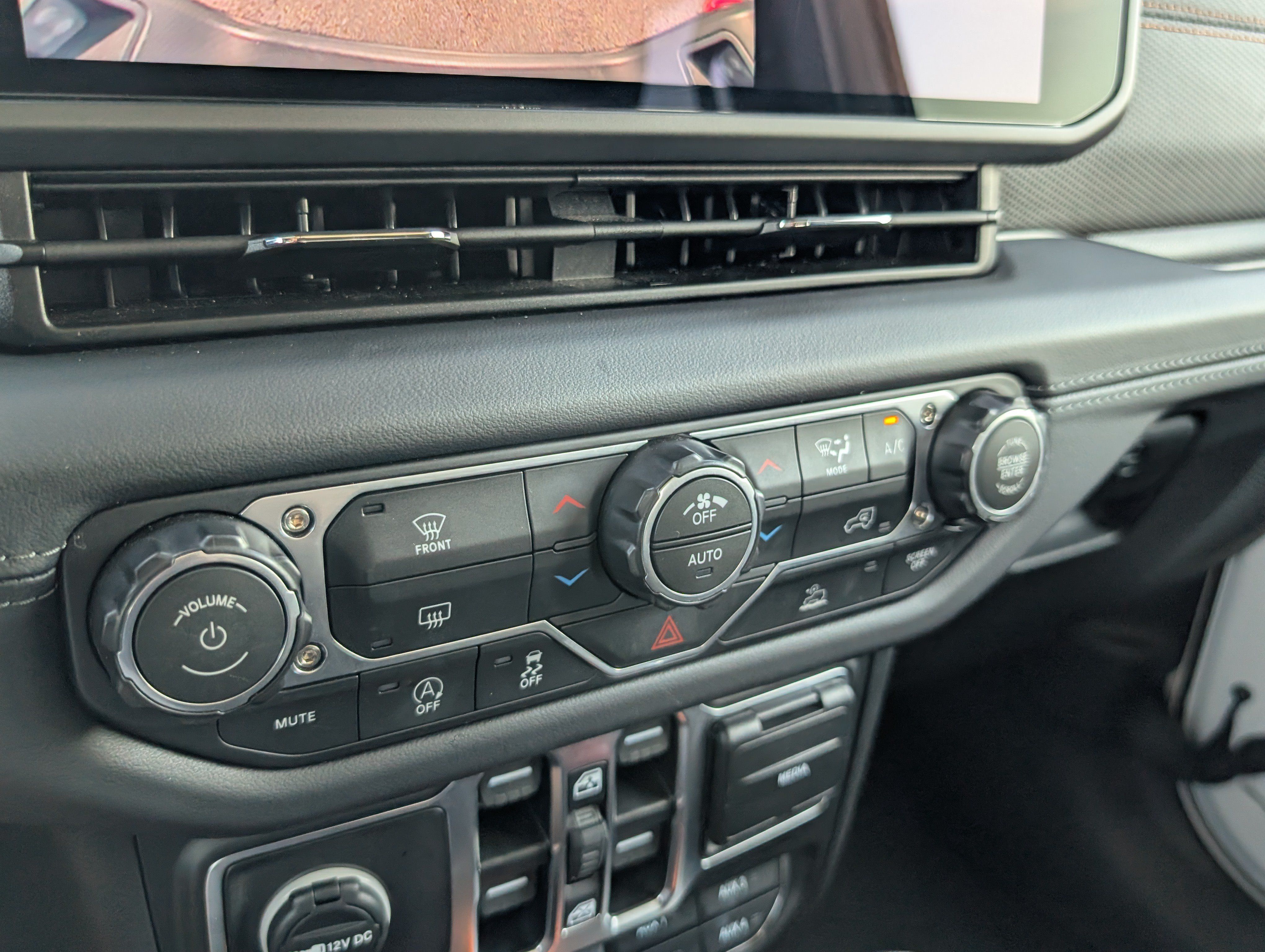 Used 2026 Jeep Gladiator Mojave AWD/4WD image 17
