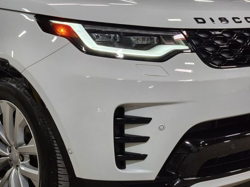 Used 2024 Land Rover Discovery Dynamic SE image 13