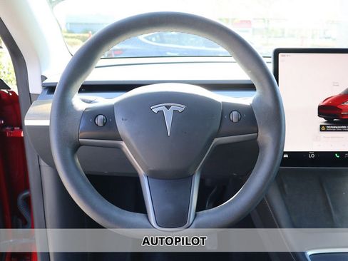 Used 2022 Tesla Model Y Long Range AWD/4WD image 3