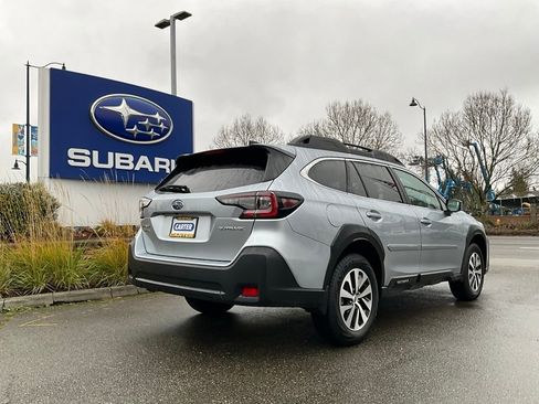 Certified 2025 Subaru Outback Premium image 8