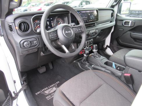 Used 2026 Jeep Gladiator Mojave AWD/4WD image 18