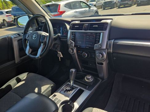 Used 2020 Toyota 4Runner SR5 AWD/4WD image 25