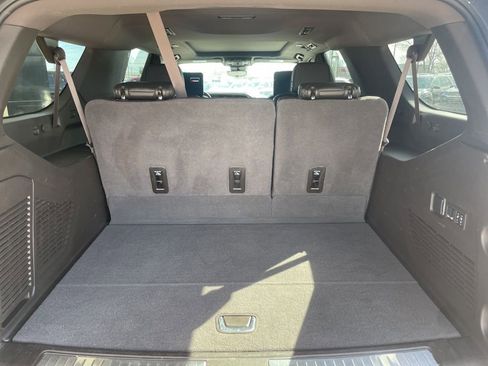 Used 2024 GMC Yukon XL Denali w/ Advanced Technology Package image 38