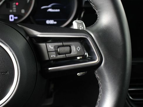 Certified 2023 Porsche Macan AWD/4WD image 15