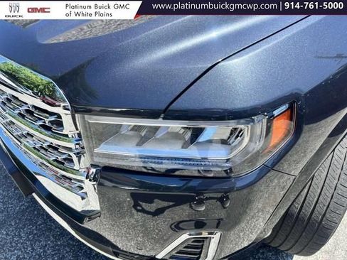 Used 2022 GMC Acadia Denali w/ Denali Technology Package image 8