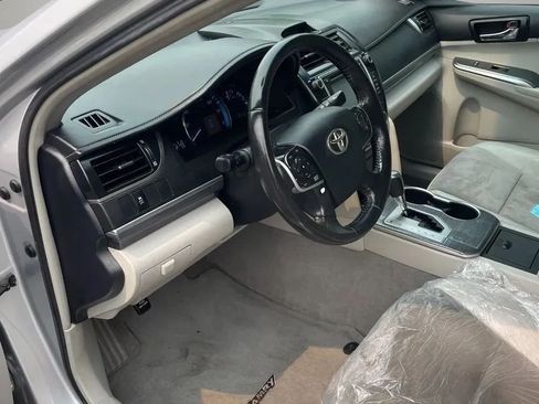 Used 2012 Toyota Camry XLE w/ Leather Pkg FWD image 7