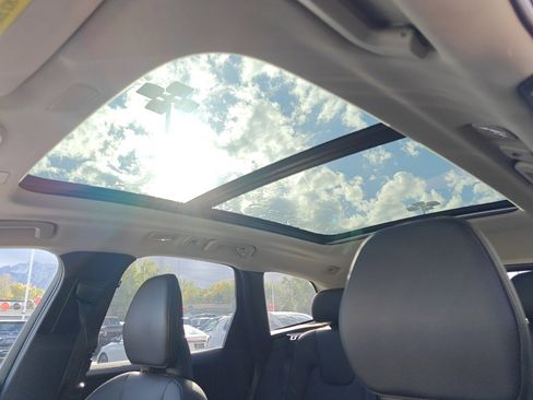 Used 2025 Volvo XC60 B5 Core image 22