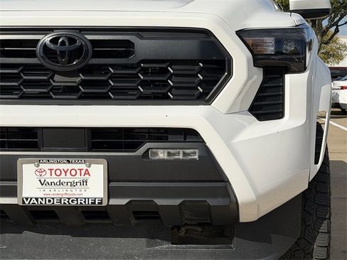 Used 2024 Toyota Tacoma TRD Sport image 9